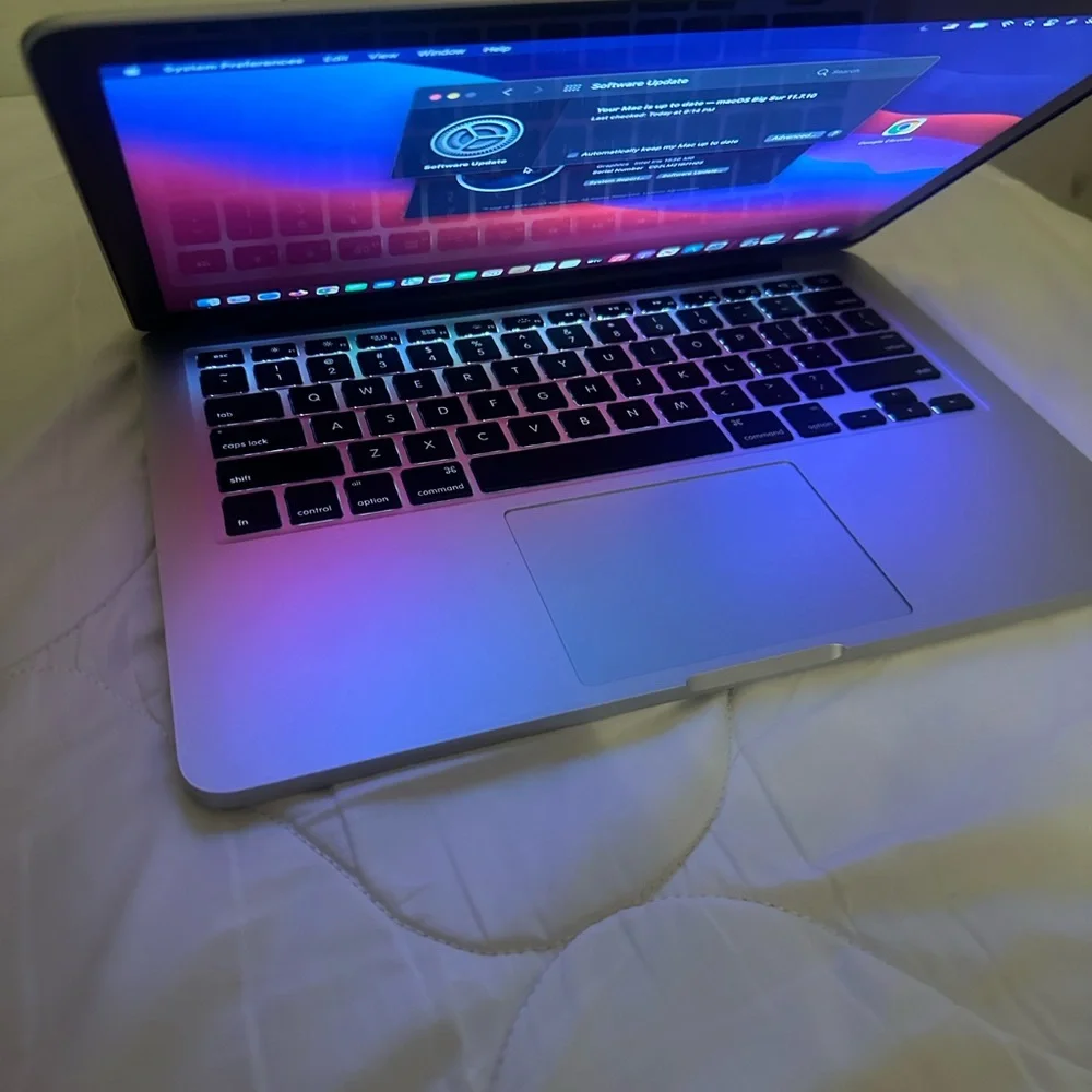 Apple MacBook - Sleek Silver Finish